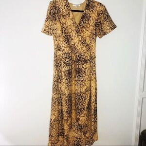 𝅺JUNE and Hudson brown Snake skin patterned dress. Short sleeves